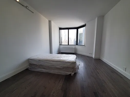 Rented by Luxury Habitat | media 34