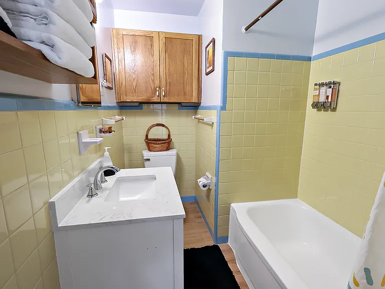 300 Tulip Ln — Photo 7