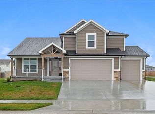 1805 Garden Ct, Basehor, KS 66007