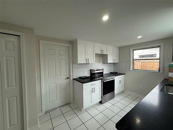 5th image of 5241 Sparrow Dr