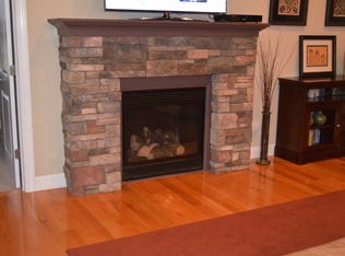 7675 Windsor Dr N, North Syracuse, NY 13212