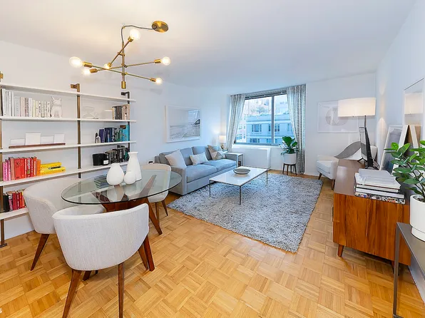 270 West 17th Street image 1 of 15