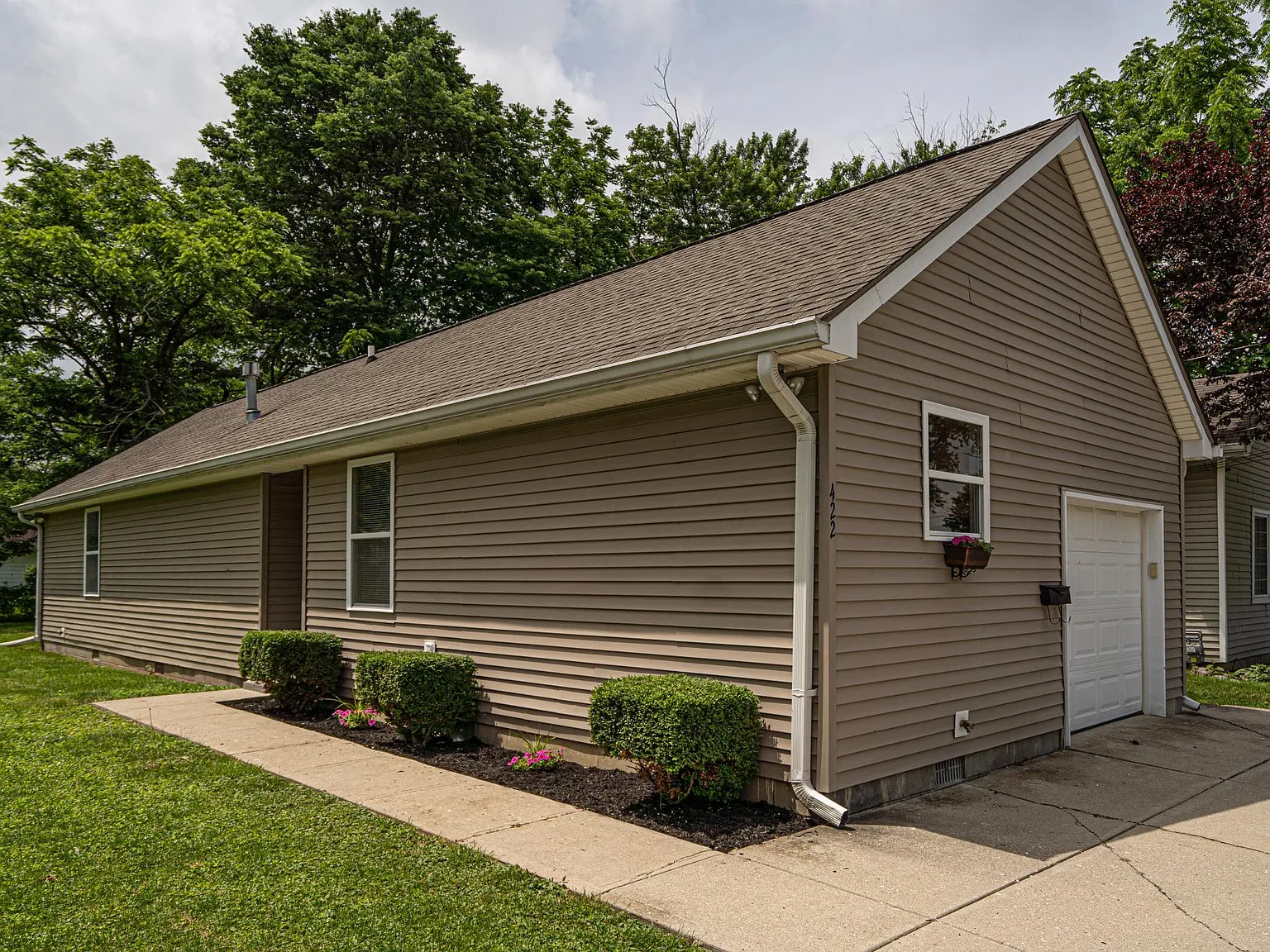 3 bed, 1.5 bath, 1026 sqft, $1,500 — Photo 3
