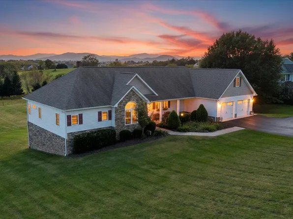 1989 Mountain View Rd, Vinton, VA 24179