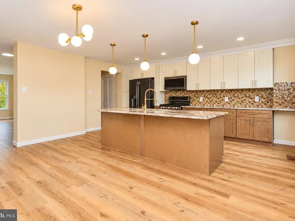 11110 Greiner Rd, Philadelphia, PA 19116