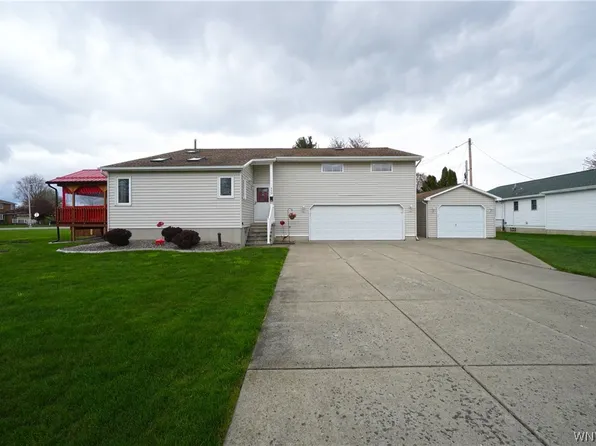 490 S Shore Blvd, Lackawanna, NY 14218