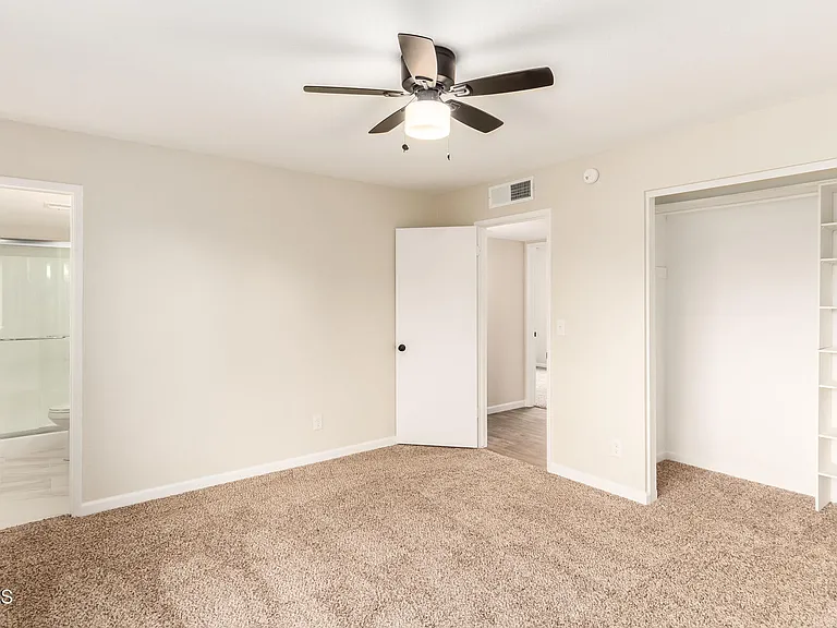 518 N Pepperwood Ct — Photo 11