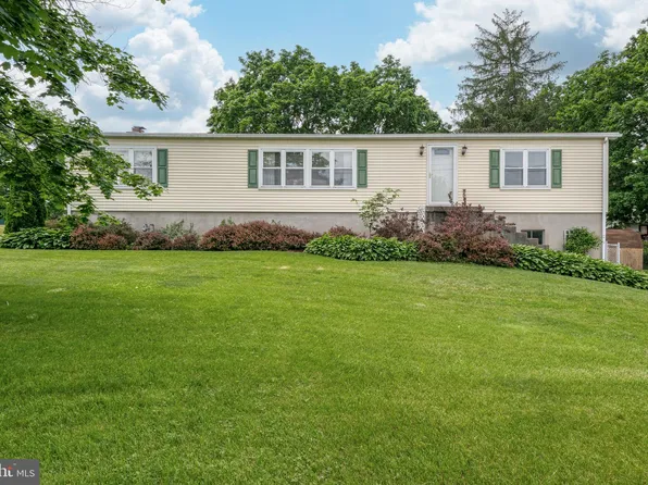 1806 Hilton Ave, Dover, PA 17315