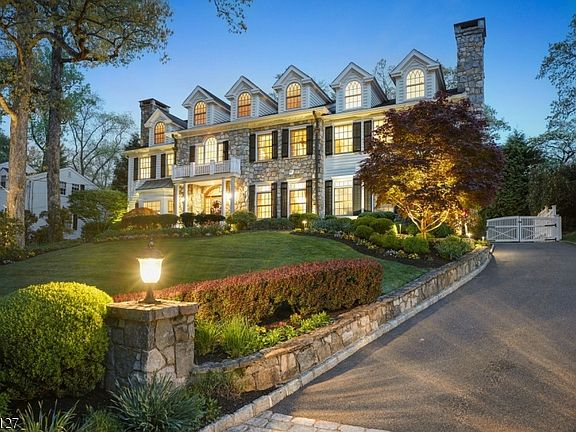 2nd image of 107 Huron Dr