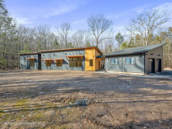 3rd image of 20 Anderson Road