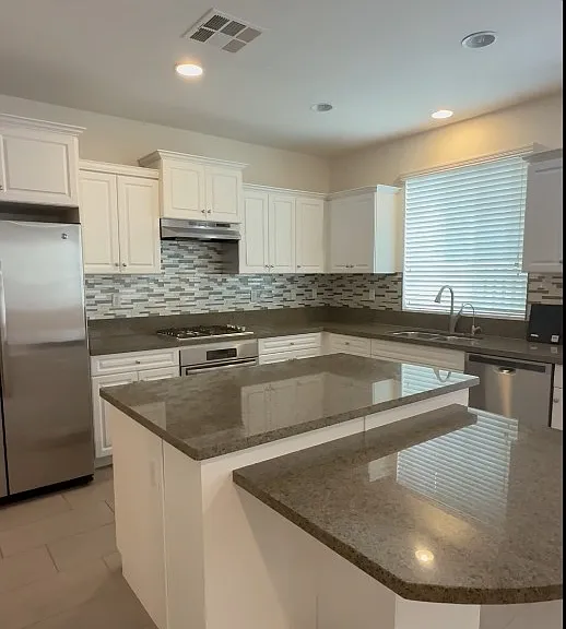 506 Moonlight Dr — Photo 2