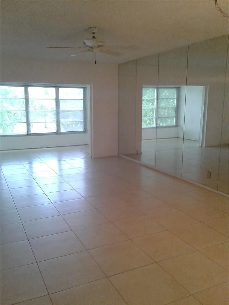2 bed, 2.0 bath, 930 sqft, $1,400 — Photo 3