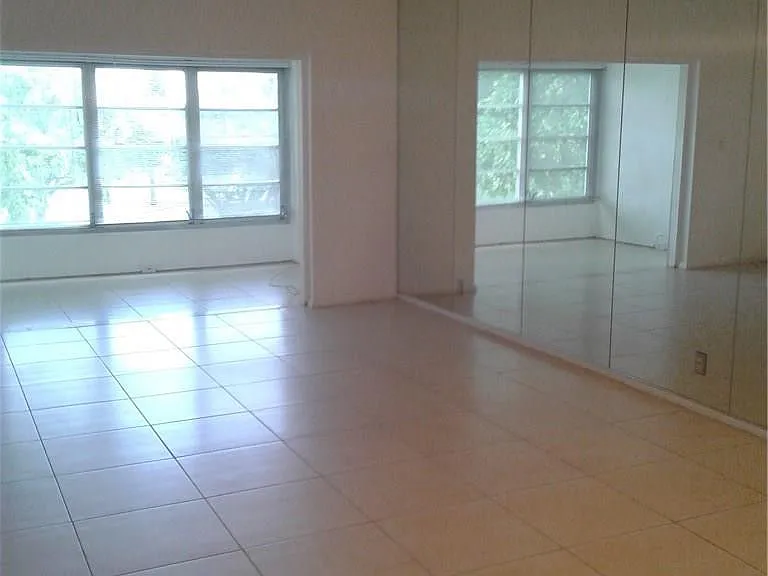 1030 Country Club Dr #401 — Photo 3