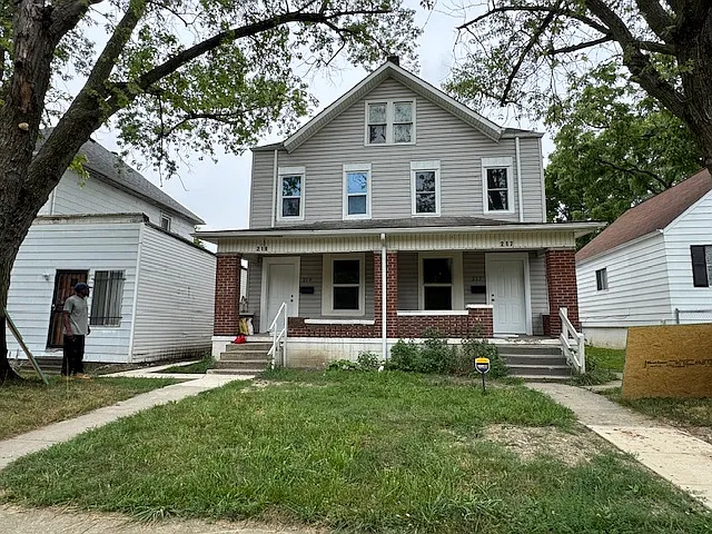 217-219 Clarendon Ave #217