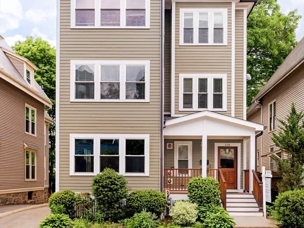 114 Davis Ave #2, Brookline, MA 02445