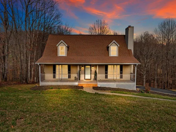 137 Wildwood Dr, Blue Ridge, VA 24064