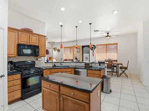 7063 W Autumn Dew Ct, Tucson, AZ 85743