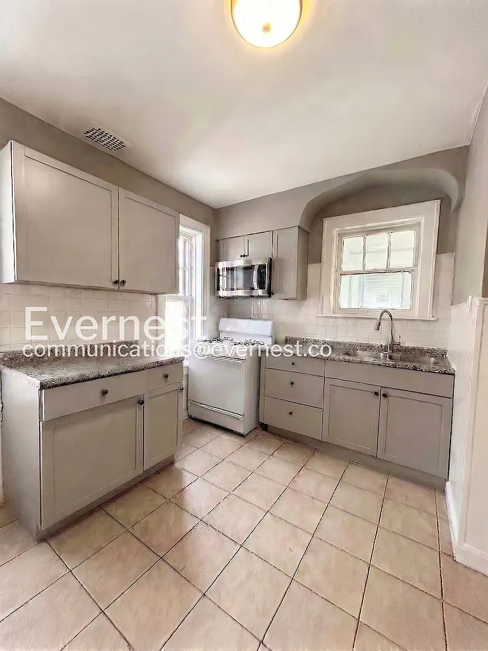 Building Photo - 5932 Floy Ave