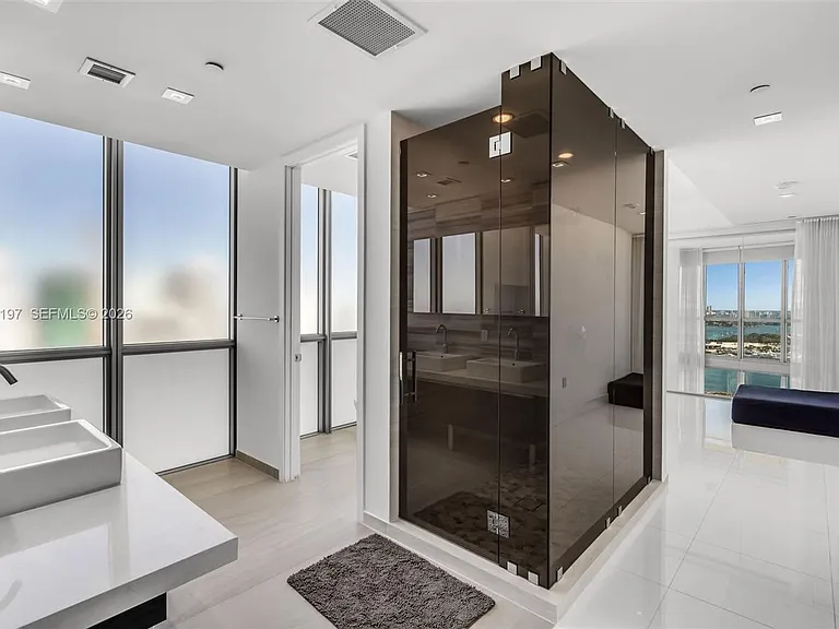 1100 Biscayne Blvd #2907 — Photo 15
