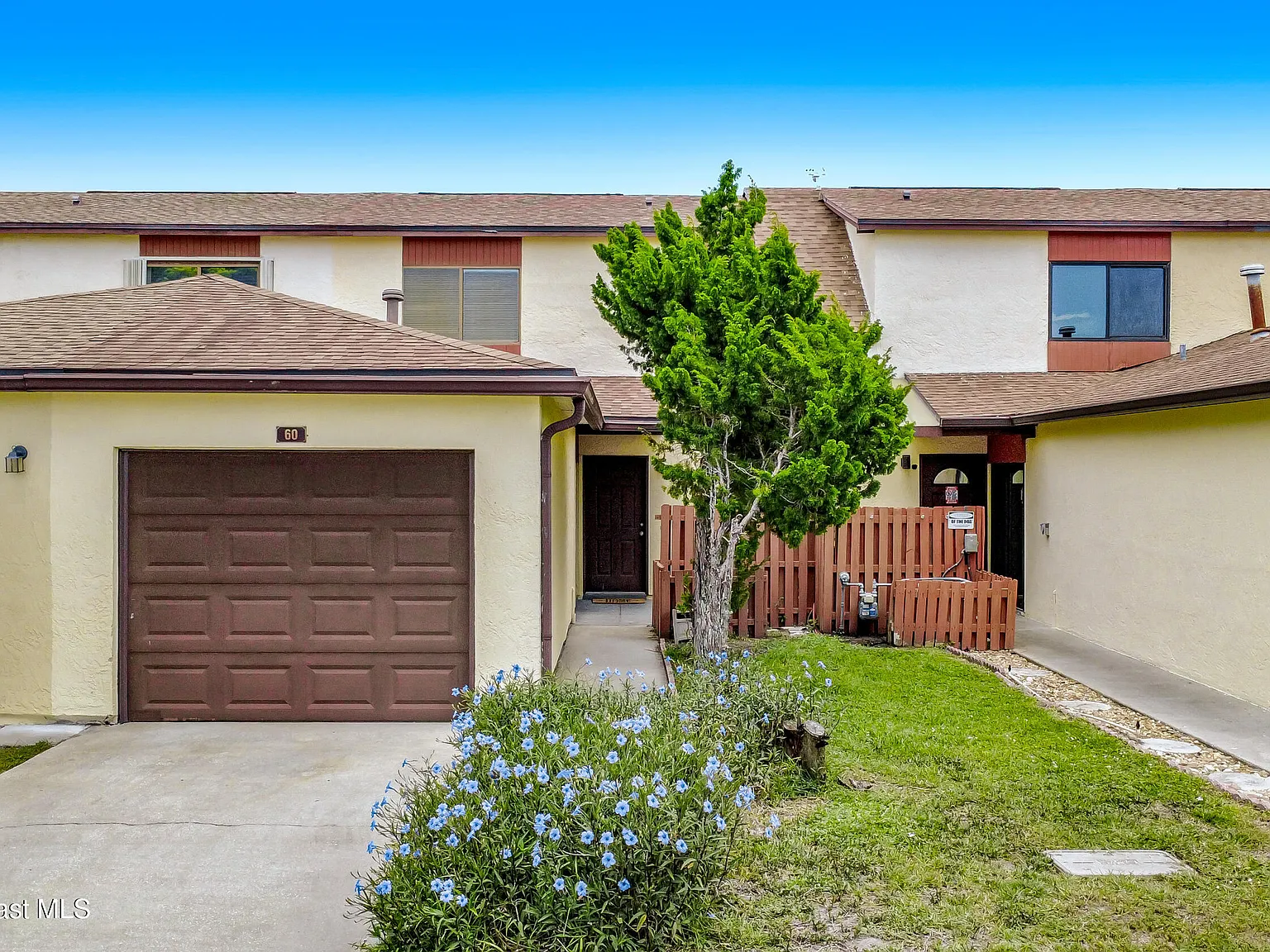 2 bed, 1.5 bath, 1184 sqft, $1,800 — Photo 1