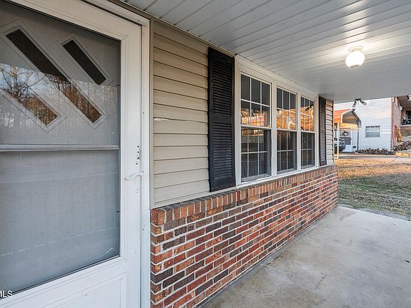 5th image of 290 Polly Anna Dr