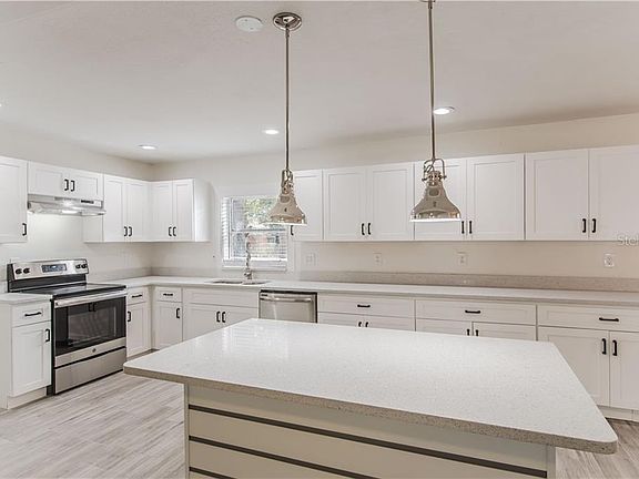 3rd image of 2932 Maplewood Ave
