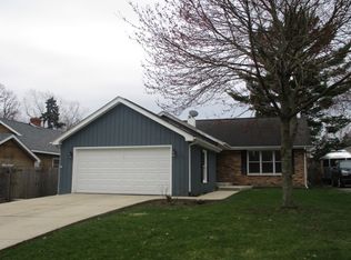 317 Charlotte Pl, Mundelein, IL
