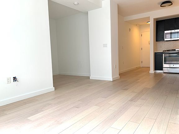 4th image of 535 W 43rd St N #10N