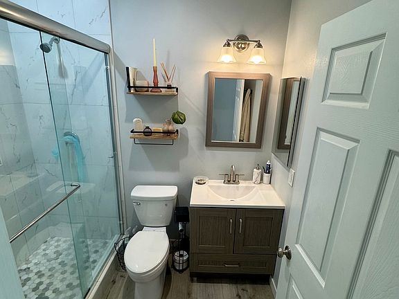 5th image of 207 Santa Clara Pl