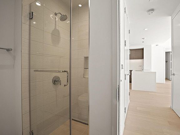 5th image of 301 West Ave APT 2604
