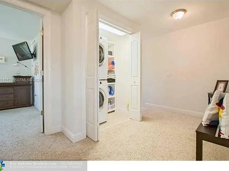 708 SE 15th St #5 — Photo 8