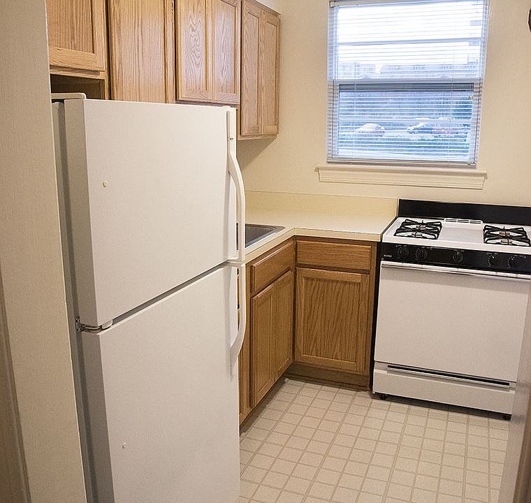2nd image of 1203 N Courthouse Rd APT 24
