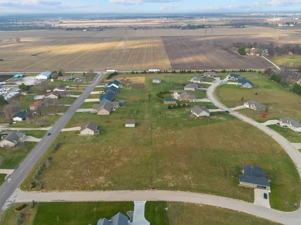 1960-1962 Mayflower Dr, Pekin, IL 61554