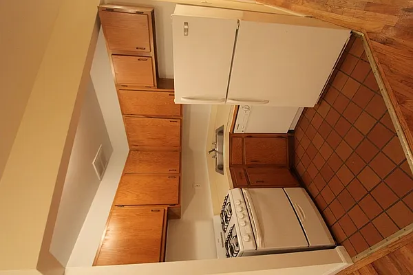 Rented by Robyn Lee, LREB | media 49