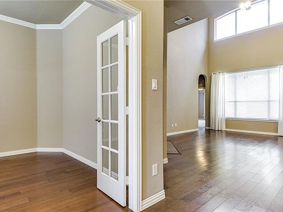5th image of 2063 Hague Dr