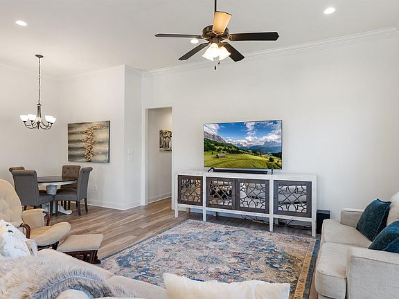 4th image of 10429 Belle Isle Ln