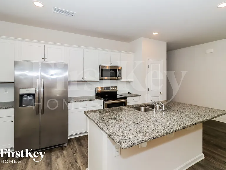 2092 Cypress Village Dr NW — Photo 7