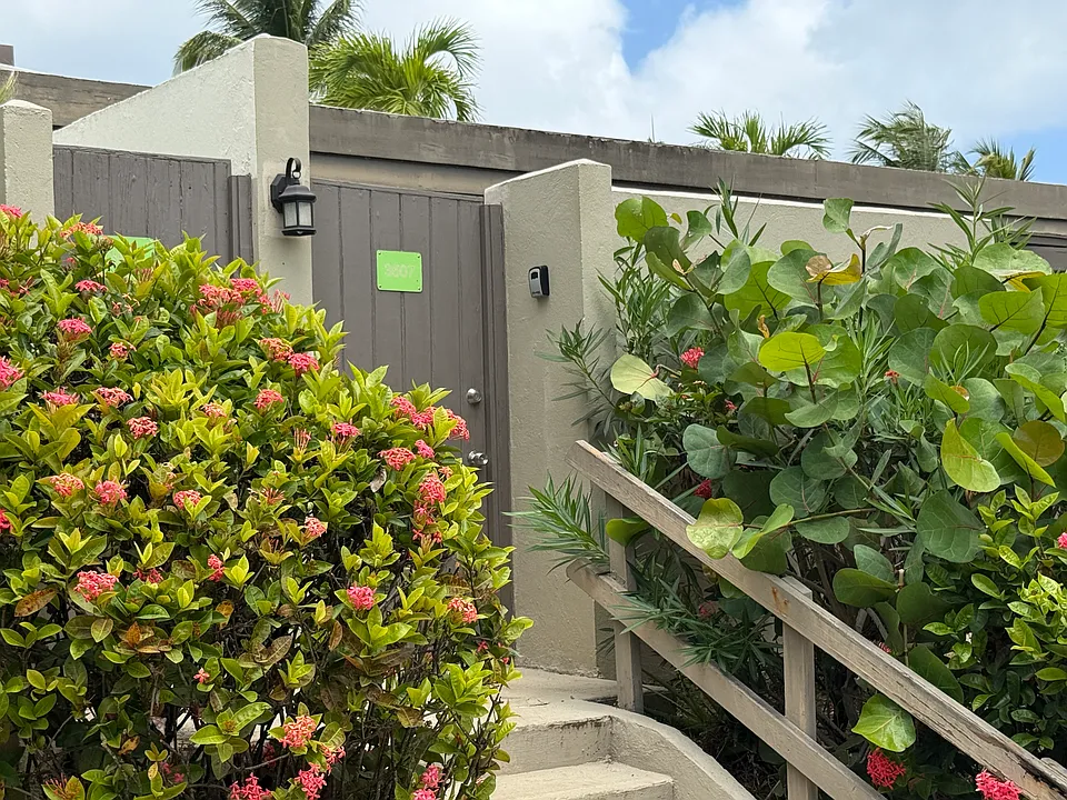 3507 Pineapple Vlg #3507