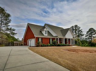 825 Cedar Stream Ct, Loganville, GA 30052