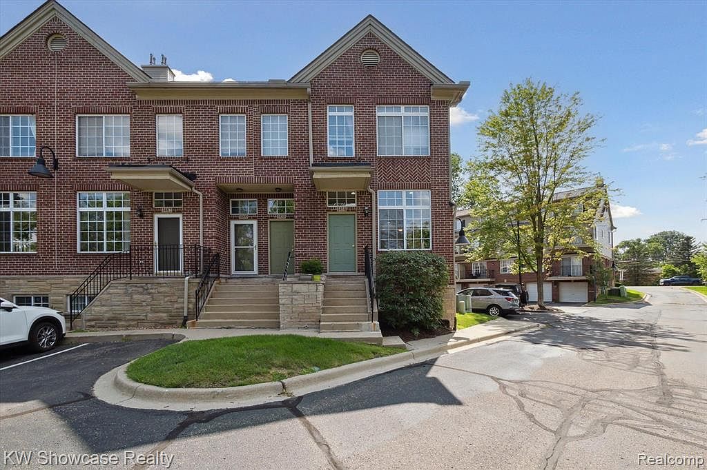1456 Silverbrook Ridge Dr, Walled Lake, MI 48390 Zillow