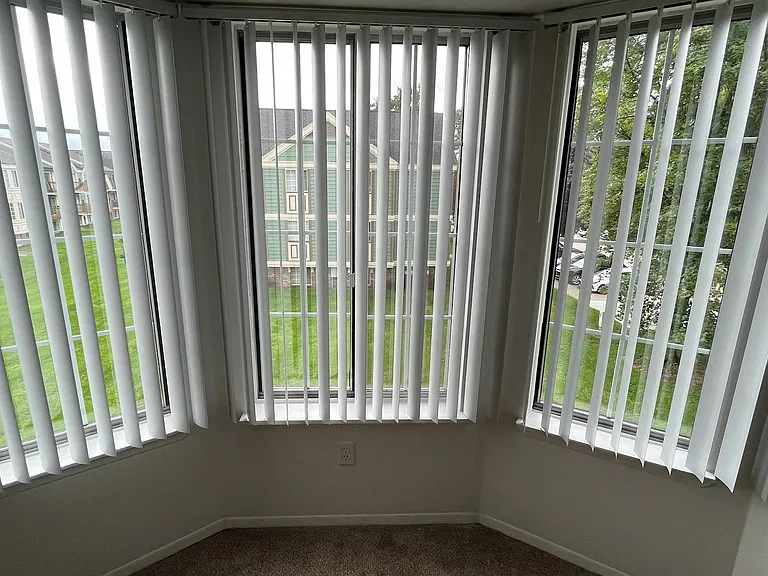 Charter Oaks Apartments — Photo 48