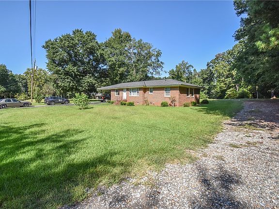 3rd image of 10871 Pine Ln