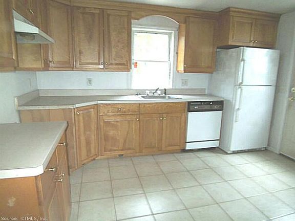 3rd image of 54 Russell Ave