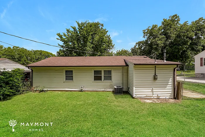 211 Erwin St — Photo 10