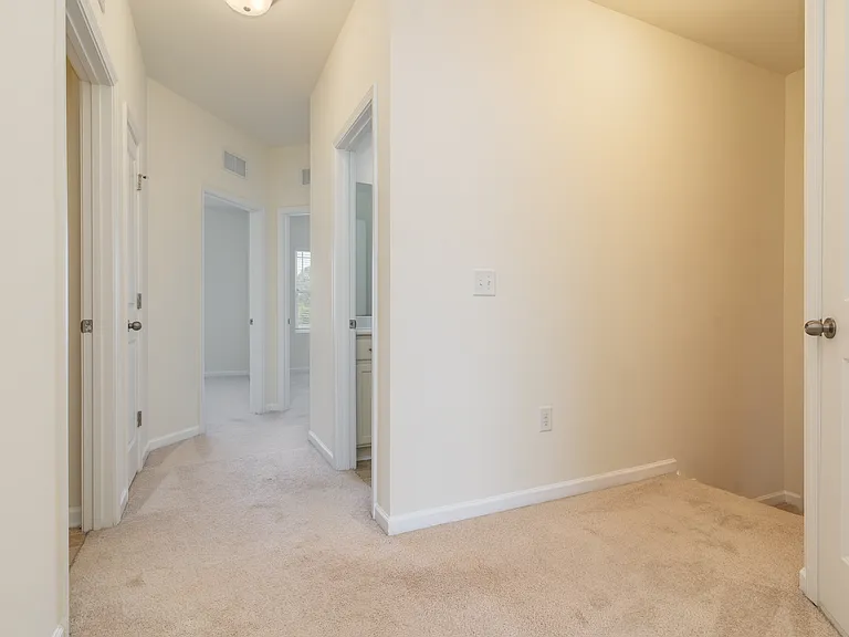 1004 Historic Cir — Photo 7