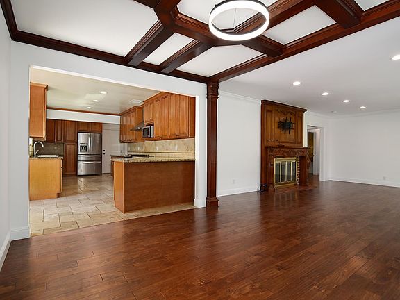 5th image of 17601 Tarzana St