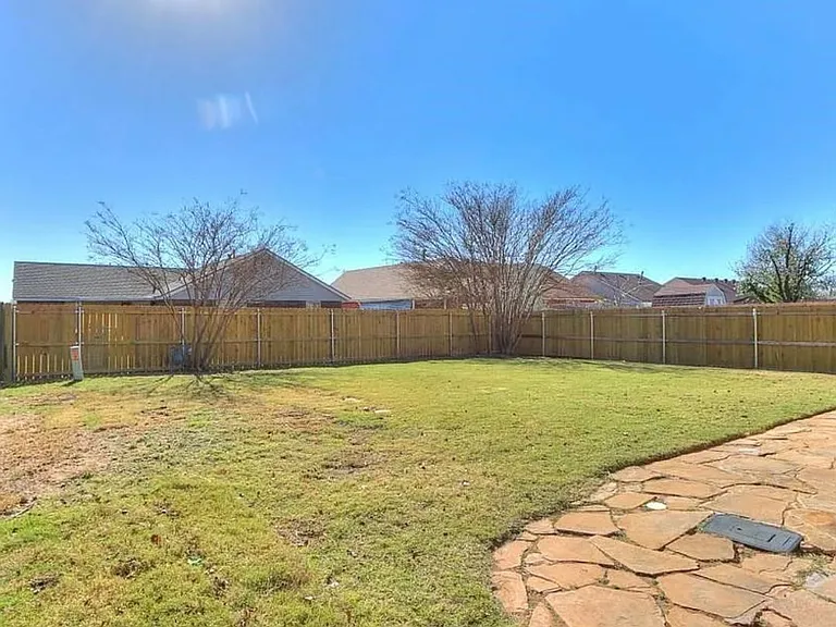 1216 SW 100th Ter — Photo 11