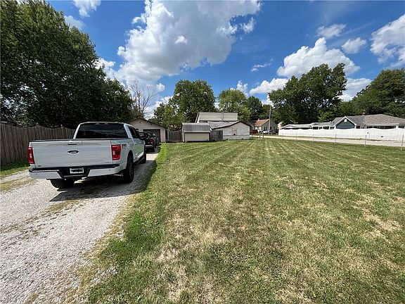5th image of 3302 S Foltz St