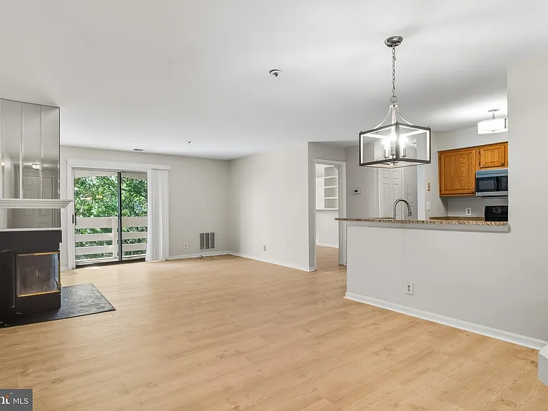 240 S Reynolds St #411 — Photo 7