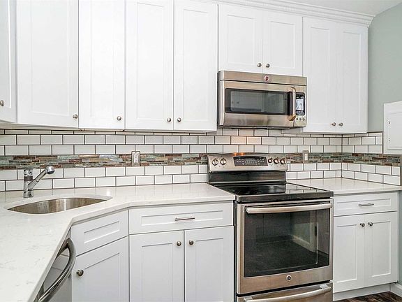 3rd image of 42 Clay Ln